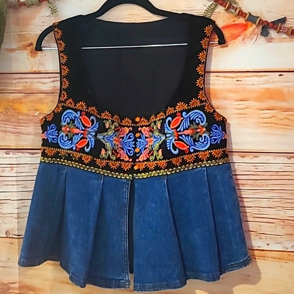 HANDMADE~UPCYCLED by ☆OKDco. VELVETEEN EMBROIDERED PARTY TOP!❤️SZ-MED - Picture 2 of 14